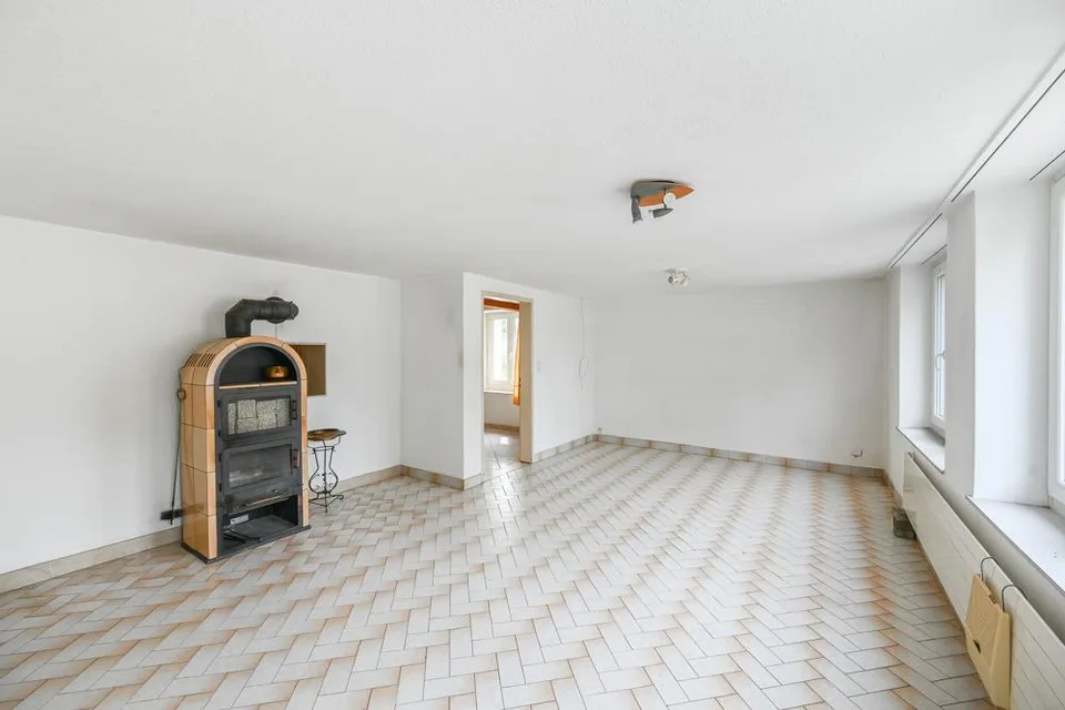 Bien immobilier nécessitant une rénovation avec un potentiel de développement – photo 2 sur 7