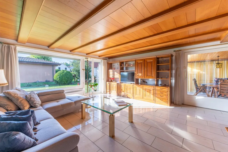 Ein Zuhause zum Geniessen - 5-Zimmer Einfamilienhaus mit Wintergart... – photo 2 sur 13