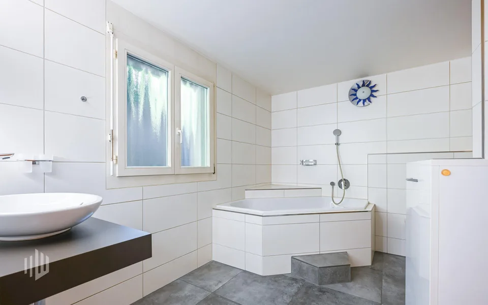 ImmoWyss - Maisonette-Traum mit herrlichem See- und Niesenblick pur – Foto 9 von 12