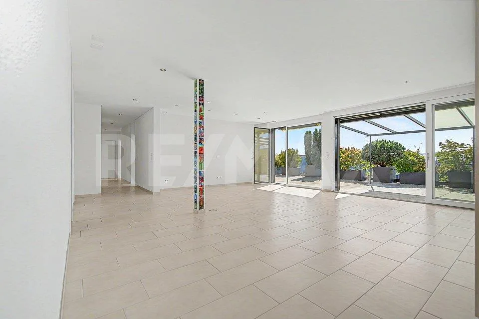 Moderne Terrassenwohnung mit Sicht über Affoltern am Albis – Foto 3 von 13