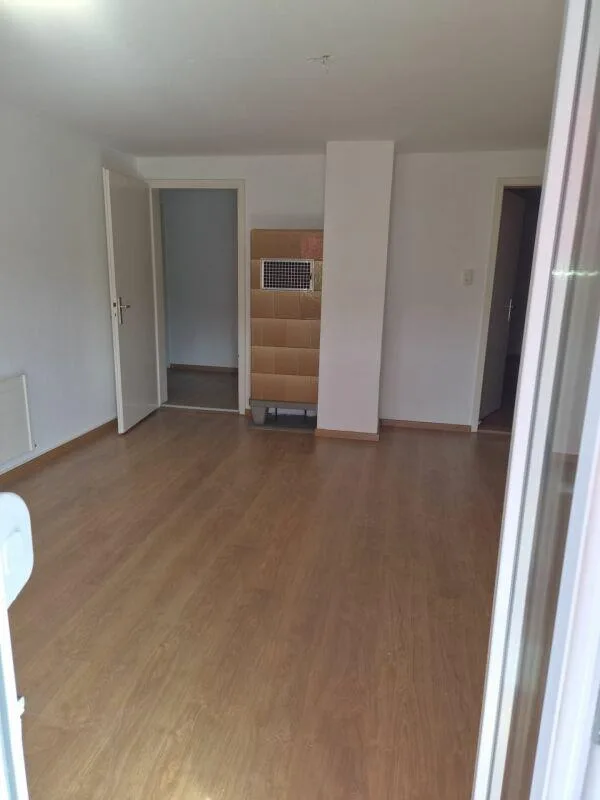 Large 4-room apartment – photo 3 of 12