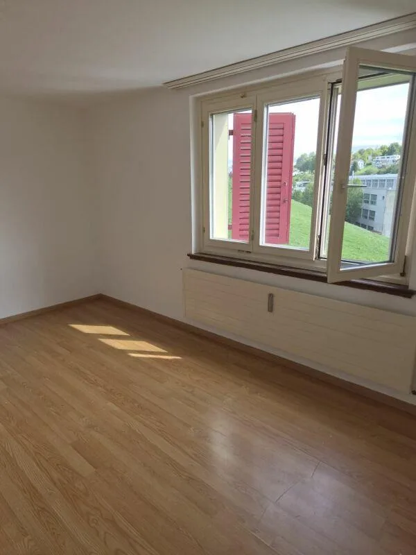 Large 4-room apartment – photo 12 of 12