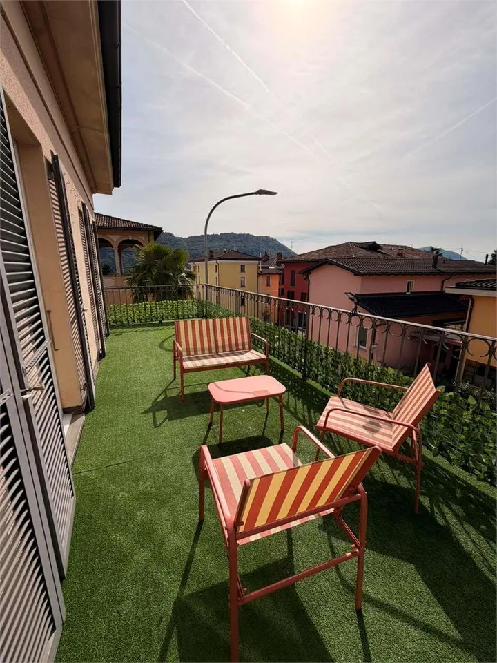 Appartamento con terrazzo – Foto 2 von 13