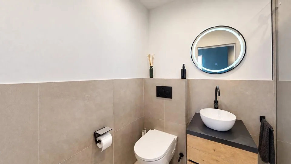 Moderne 4.5-Zimmer-Attikawohnung mit zwei Einstellhallenplätzen – Foto 12 von 17