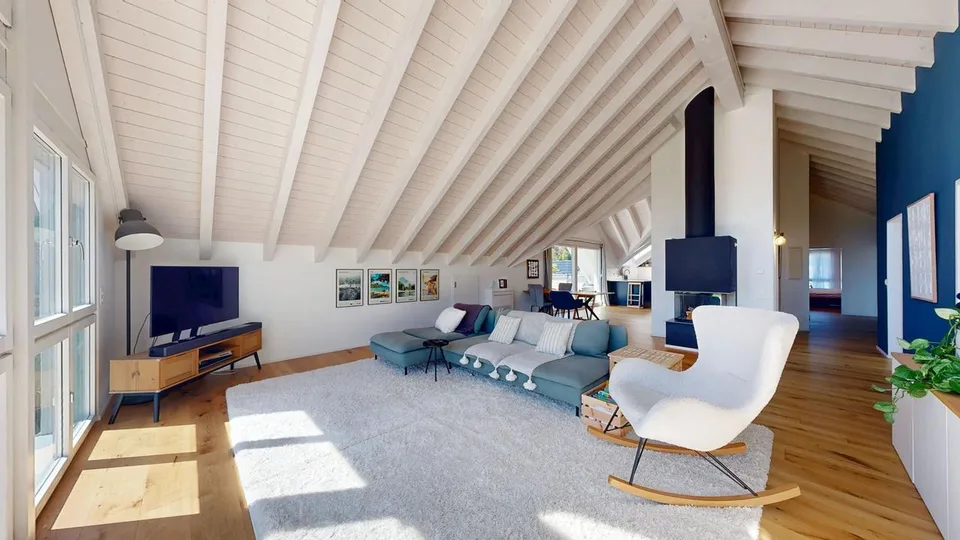 Moderne 4.5-Zimmer-Attikawohnung mit zwei Einstellhallenplätzen – Foto 5 von 17