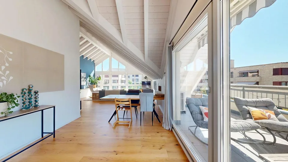 Moderne 4.5-Zimmer-Attikawohnung mit zwei Einstellhallenplätzen – Foto 6 von 17