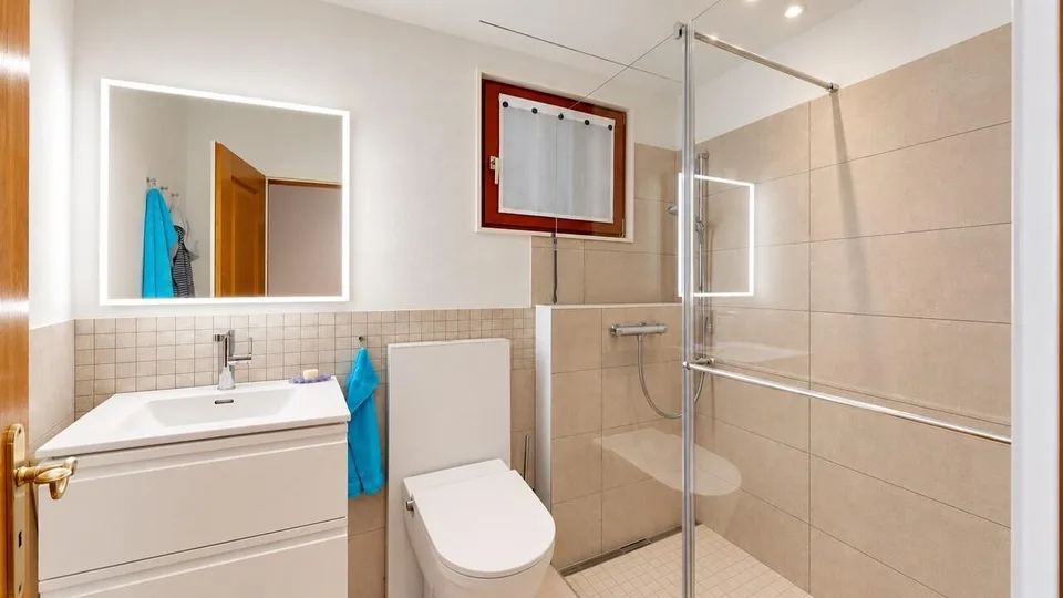 Freistehendes 6.5-Zimmer-Einfamilienhaus mit Doppelgarage – photo 5 of 13