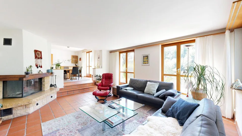 Freistehendes 6.5-Zimmer-Einfamilienhaus mit Doppelgarage – photo 3 of 13