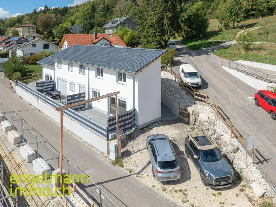 Propriété avec 3 maisons en rangée – photo 2 of 12