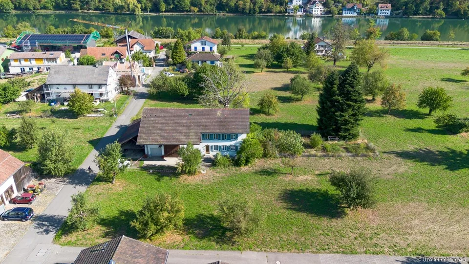 Ampio terreno edificabile con potenziale di sviluppo attraente – foto 2 di 3