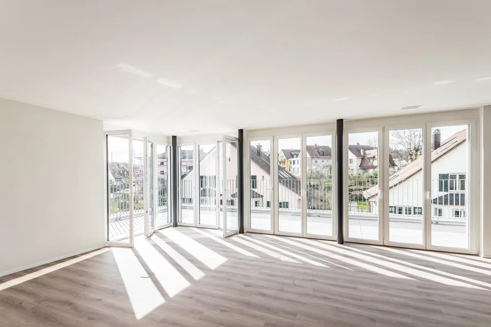 Moderne 3.5-Zimmer-Attikawohnung mit grosszügiger Terrasse – Foto 5 von 11