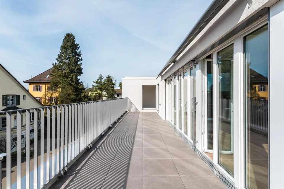 Moderne 3.5-Zimmer-Attikawohnung mit grosszügiger Terrasse – Foto 8 von 11