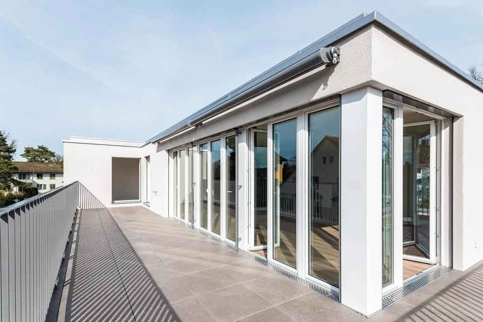 Moderne 3.5-Zimmer-Attikawohnung mit grosszügiger Terrasse – Foto 9 von 11
