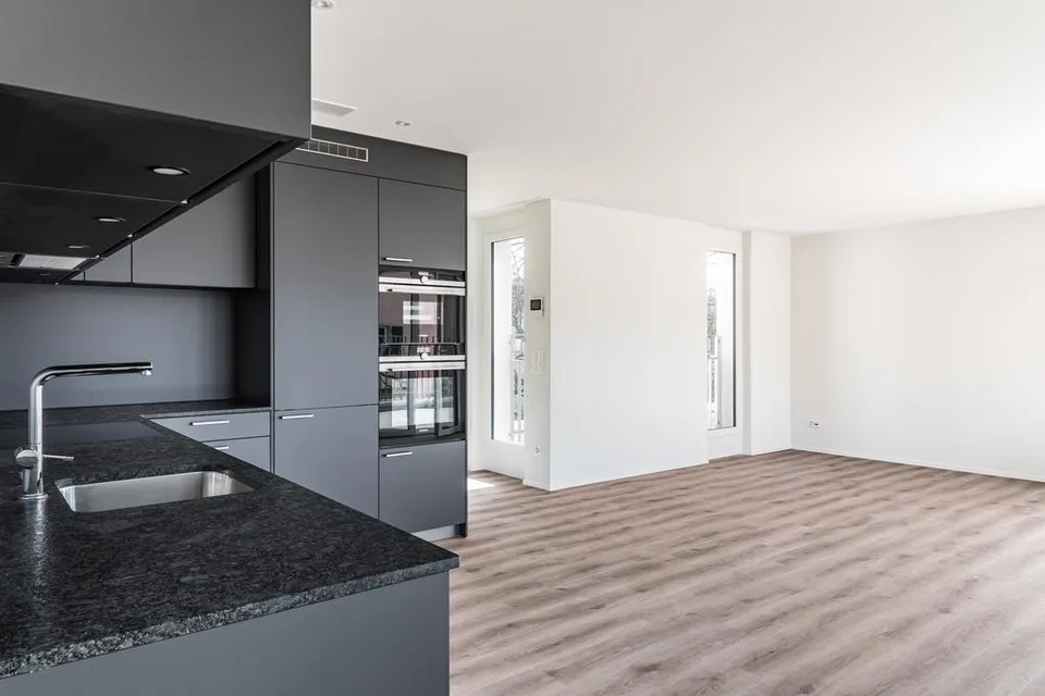 Moderne 3.5-Zimmer-Attikawohnung mit grosszügiger Terrasse – Foto 3 von 11