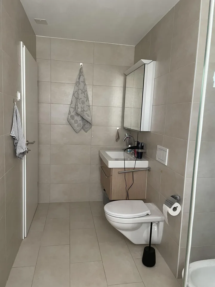 Moderne 2.5-Zimmer-Wohnung in Neuenhof mit Balkon – Foto 8 von 10