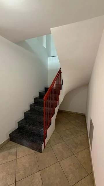 Grande, in quartiere tranquillo – foto 13 di 14