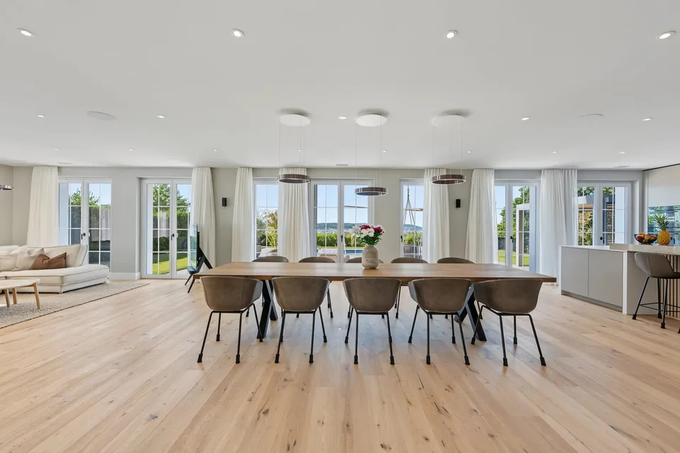 Home of the Extra Class – Space for Your Family – photo 2 of 5