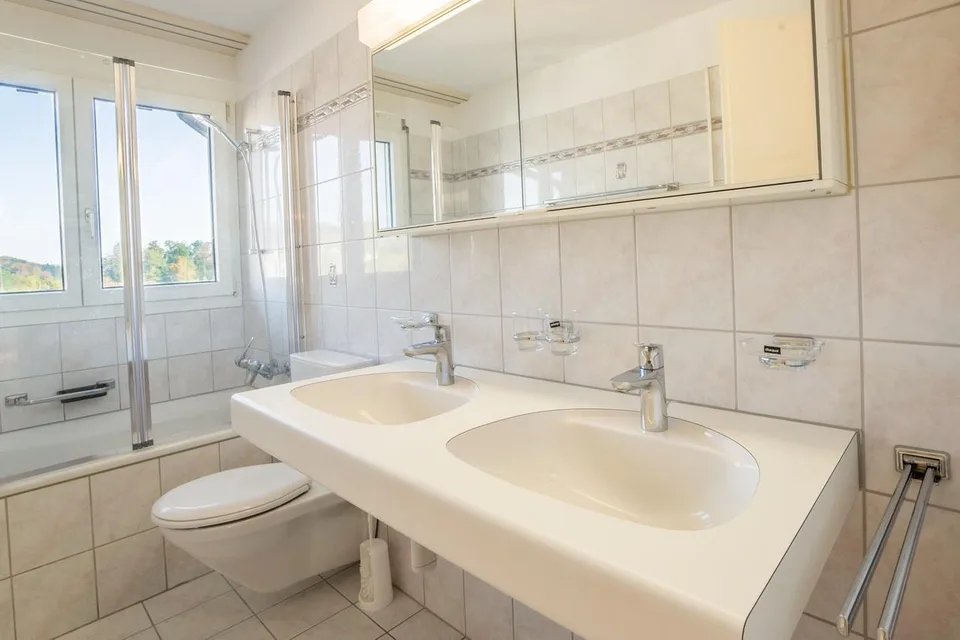 sonnige 3 1/2 Zimmer Wohnung – photo 3 of 8
