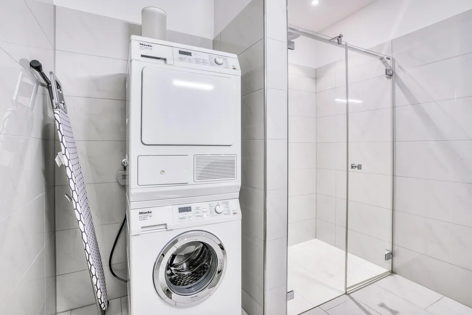 Appartement moderne, spacieux et central de 3,5 pièces – photo 24 sur 27