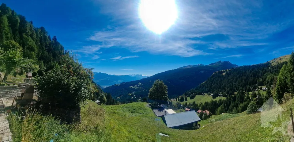 Charming Mayen 3.5p, green setting, calm, top view & sunlight – photo 4 of 20