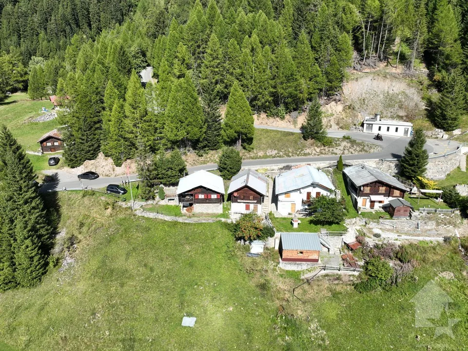 Charming Mayen 3.5p, green setting, calm, top view & sunlight – photo 6 of 20
