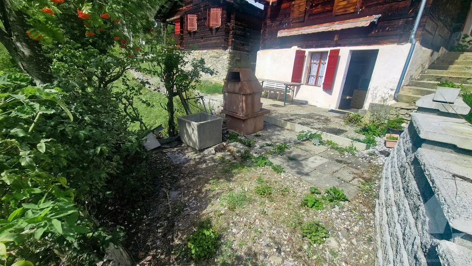 Charming Mayen 3.5p, green setting, calm, top view & sunlight – photo 7 of 20
