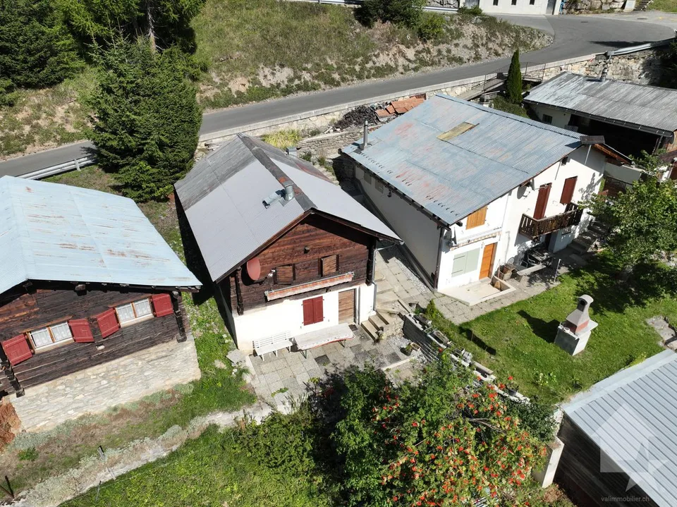 Charming Mayen 3.5p, green setting, calm, top view & sunlight – photo 5 of 20