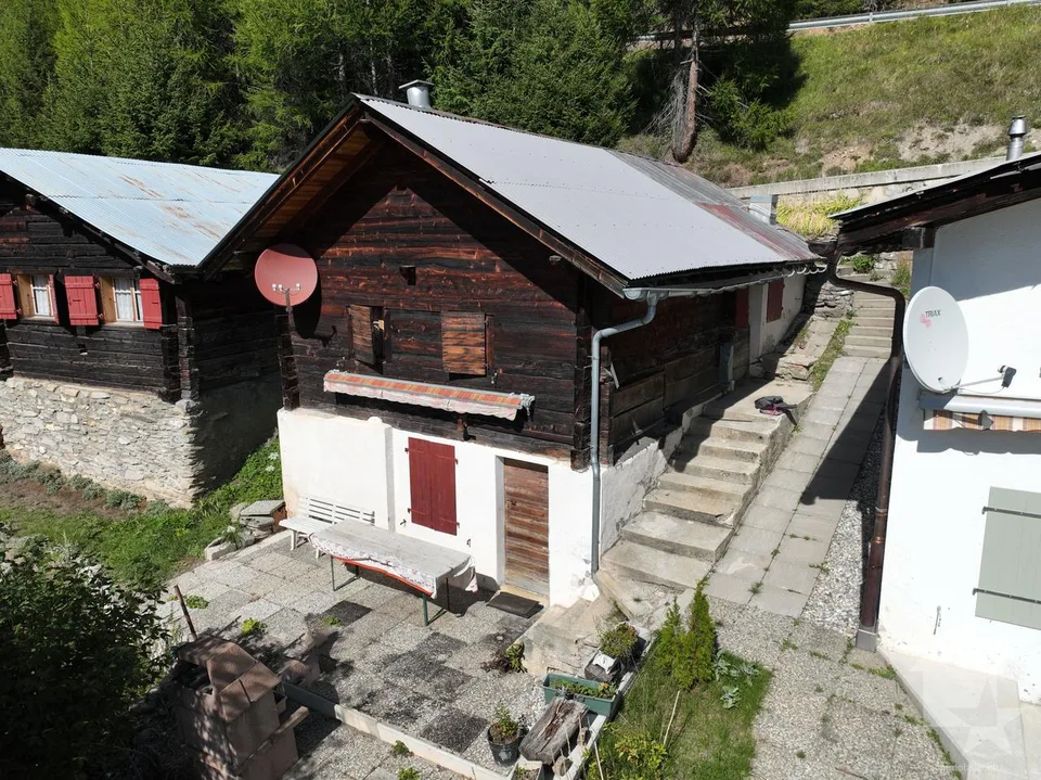 Charming Mayen 3.5p, green setting, calm, top view & sunlight – photo 3 of 20
