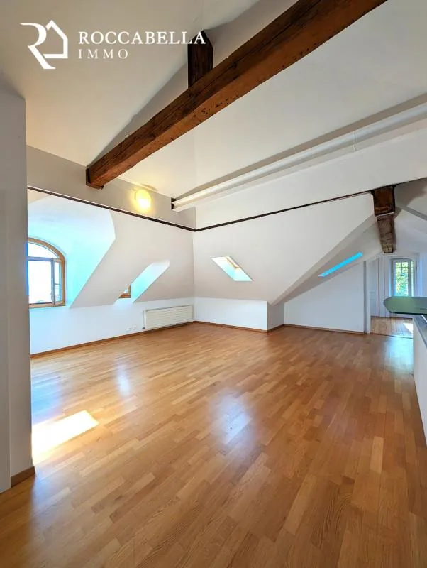 Magnifique duplex mansardé, charme et caractère au sein d'une demeu... – foto 2 di 13