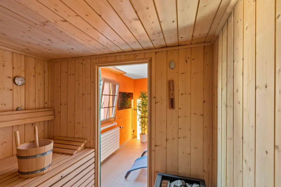 4 1/2-Zimmer-Ferienwohnung mit eigener Sauna und einem Tiefgaragenplatz – Foto 14 von 20