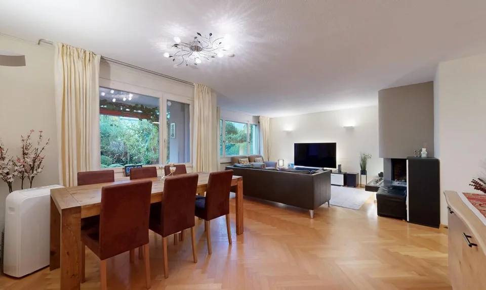 Appartement de jardin avec un potentiel énorme sur la Côte d'Or de Zurich – photo 2 sur 11