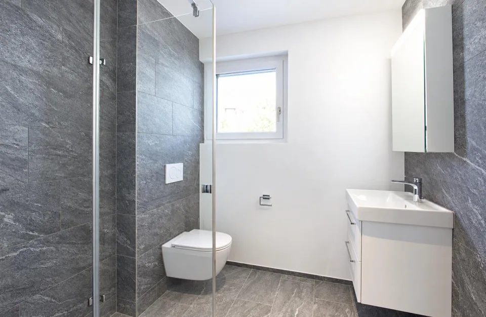 4.5-Zimmer Neubau-Gartenwohnung in der Ferienregion Lenzerheide – Foto 9 von 13