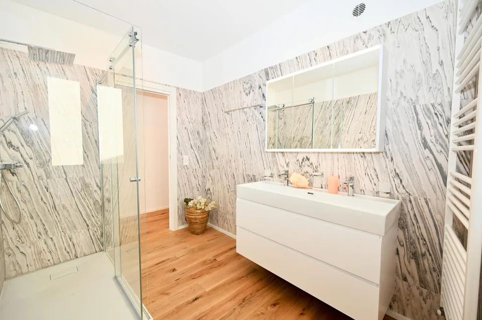 Appartamento completamente ristrutturato con vista lago a Ponte Tresa – Foto 8 von 13
