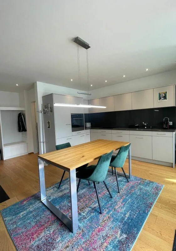Limité : Appartement penthouse meublé et neuf avec une vue magnifique sur les montagnes – photo 2 sur 14