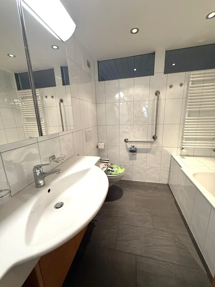 grosszügige 3.5-Zimmer-Wohnung | Wohnen wie im eigenen Hausteil – foto 7 di 12
