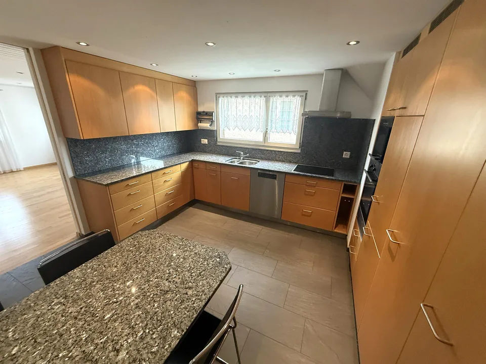 grosszügige 3.5-Zimmer-Wohnung | Wohnen wie im eigenen Hausteil – foto 2 di 12