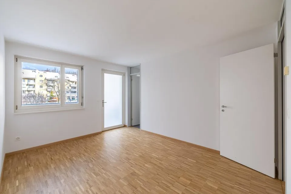 Helle 3.5-Zimmer-Wohnung mit schönem Balkon – Foto 9 von 10