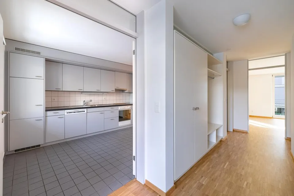 Helle 3.5-Zimmer-Wohnung mit schönem Balkon – Foto 4 von 10