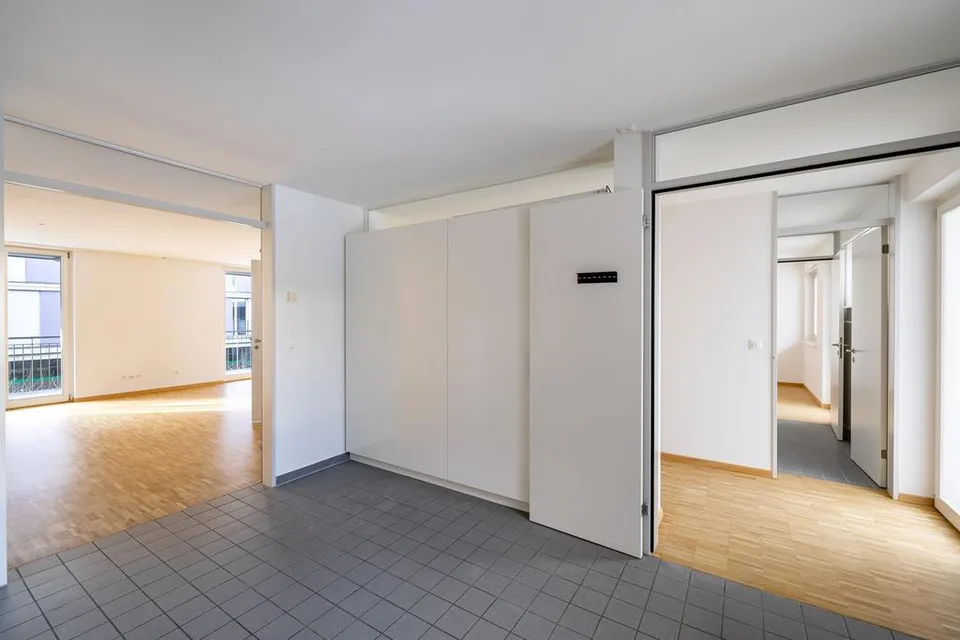 Helle 3.5-Zimmer-Wohnung mit schönem Balkon – Foto 3 von 10