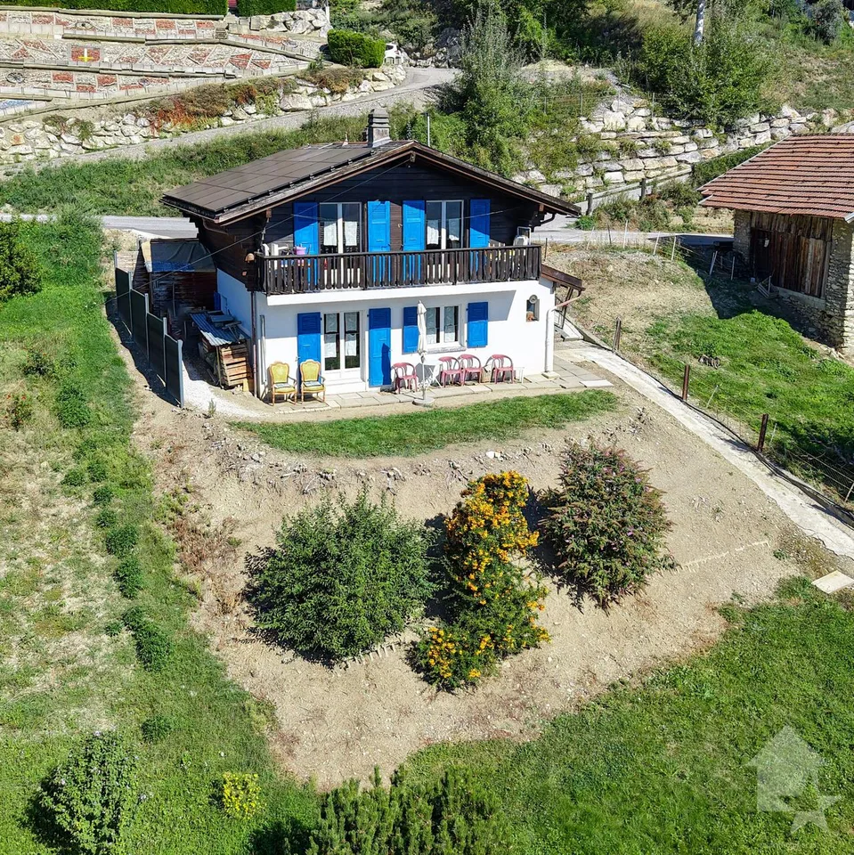 Delizioso piccolo chalet 4.5 locali, posizione superba, calma, con vista, soleggiato! – foto 3 di 22