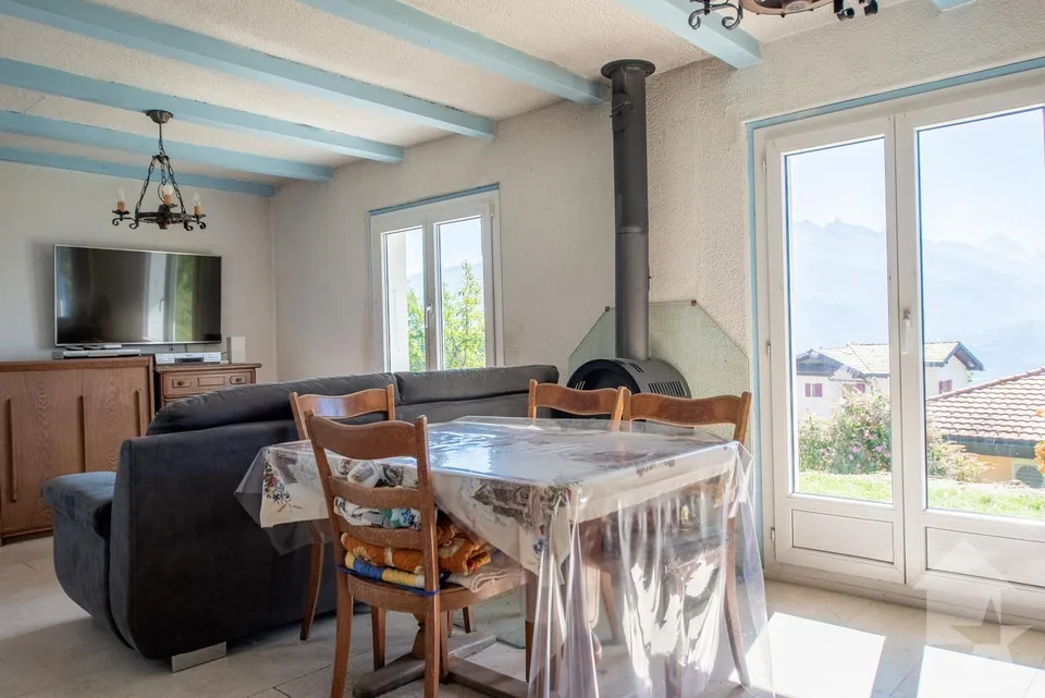 Delizioso piccolo chalet 4.5 locali, posizione superba, calma, con vista, soleggiato! – foto 9 di 22