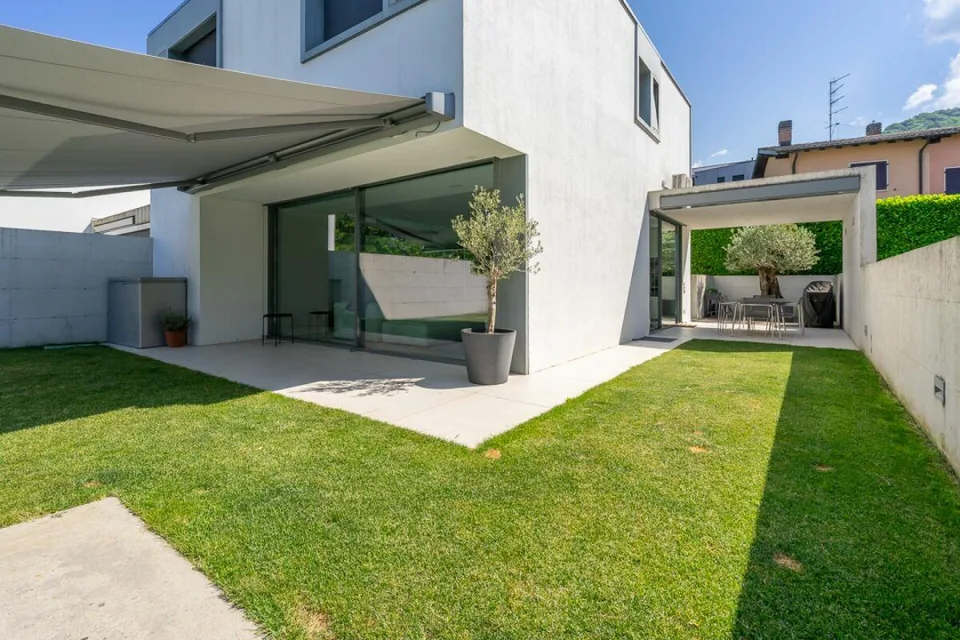 VILLA LUGANESE - VILLA MINERGIE CON PISCINA RISCALDATA E GIARDINO P... – foto 10 di 17