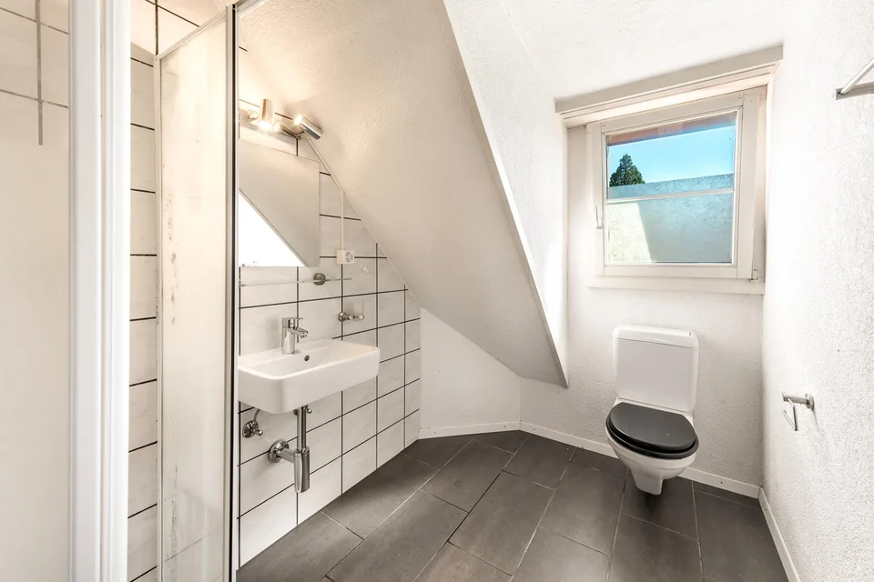 Spannendes Einfamlienhaus zur vielseitigen Nutzung geeignet – photo 11 of 13