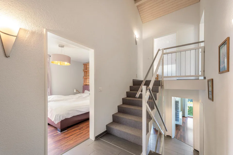 Modern, luxurious 7½-room villa with a heated swimming pool, etc. – Foto 9 von 14