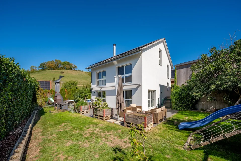 Modern, luxurious 7½-room villa with a heated swimming pool, etc. – Foto 2 von 14