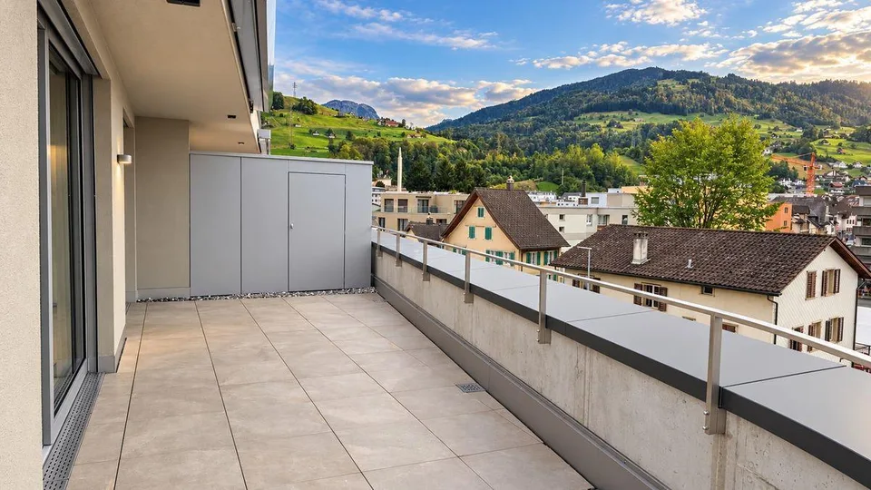 Gepflegte 2.5-Zimmer Attikawohnung mit Aussicht in Siebnen – foto 3 di 10