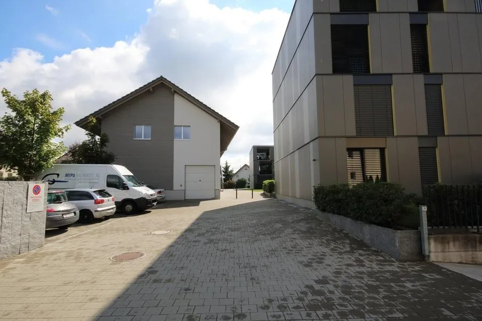 Einstellhallenplatz mit oder ohne E-Ladestation gesucht? – foto 2 di 2
