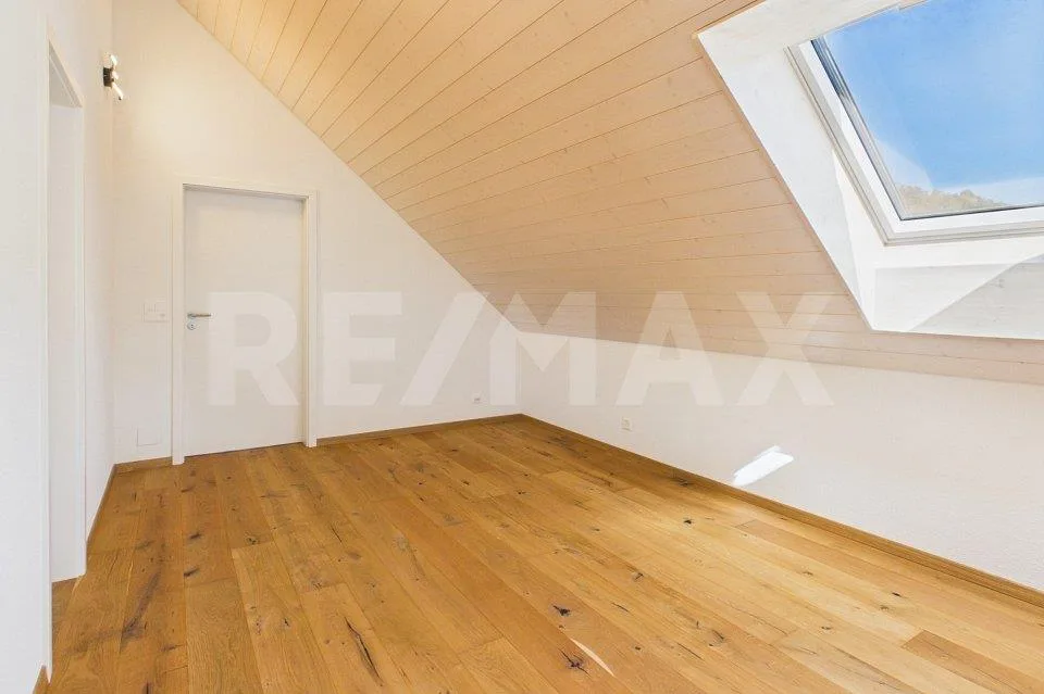 Kernsaniertes 8-Zimmer-Eigenheim mit viel Raum und Charakter – foto 4 di 13