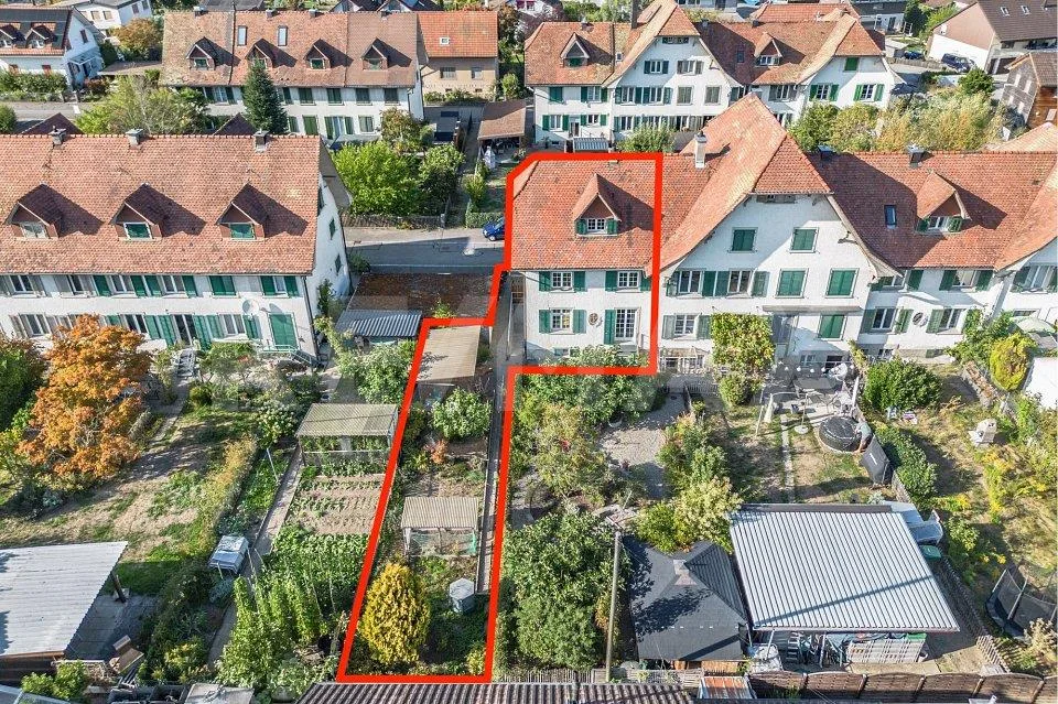 Maison mitoyenne historique de 4 pièces – photo 2 sur 13