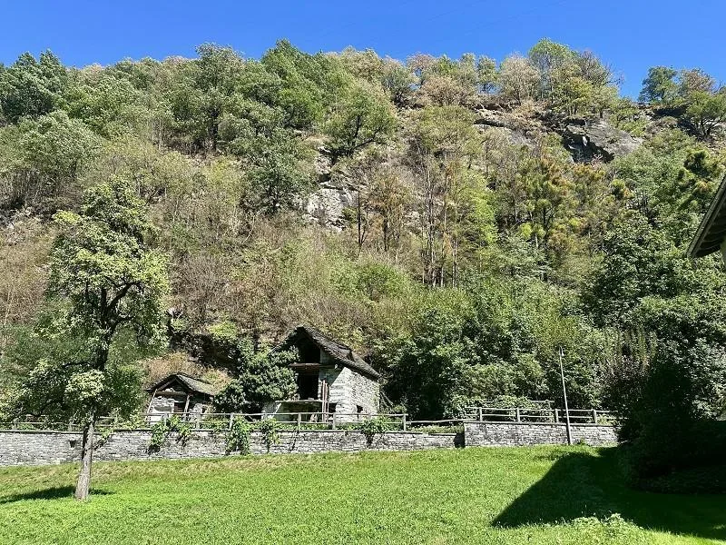 Baulandgrundstück R3 mit schöner Aussicht / terreno edif. di 829... – Foto 3 von 7
